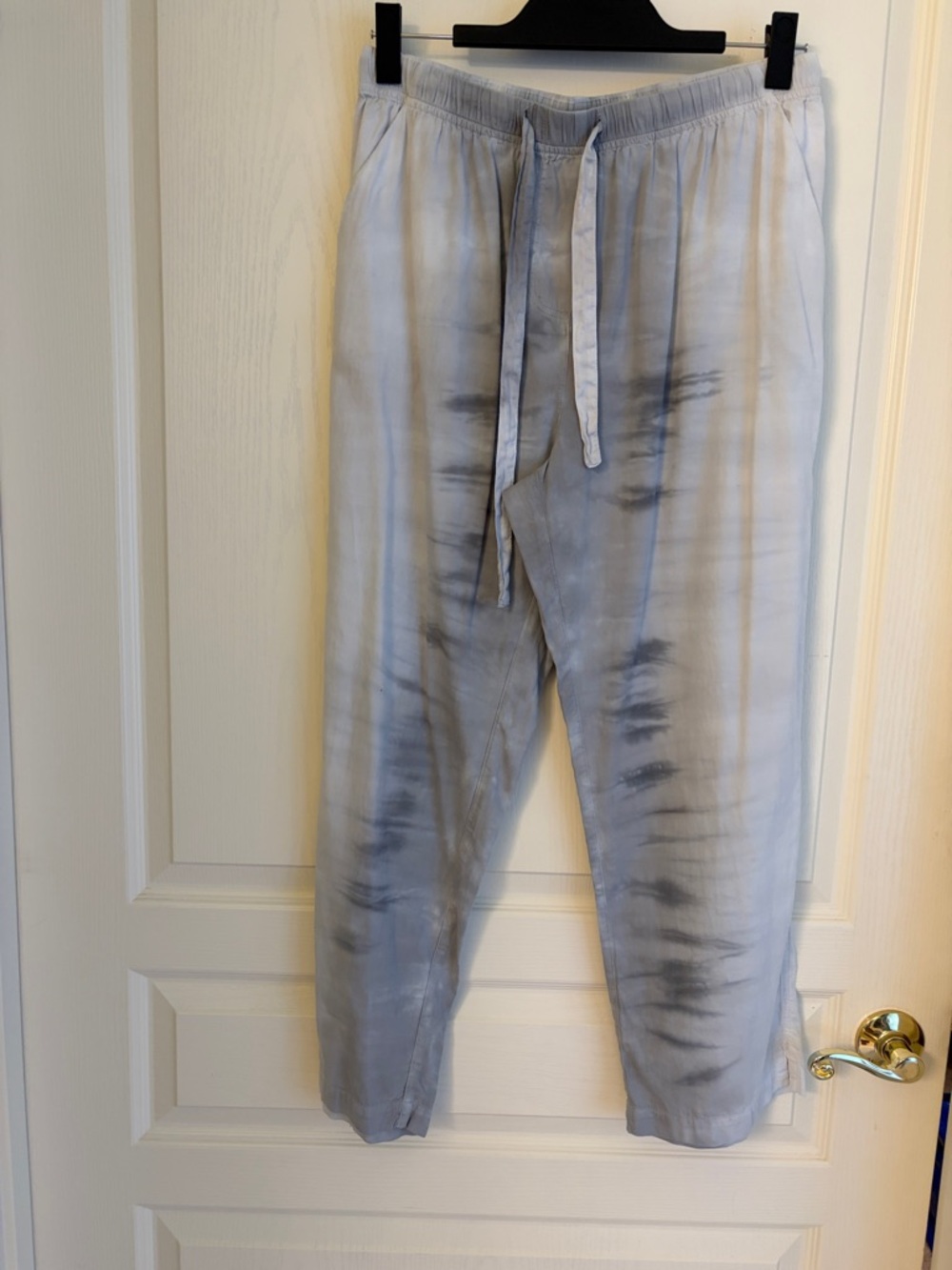 Raquel Allegra Light Gray Tie-Dye Capris